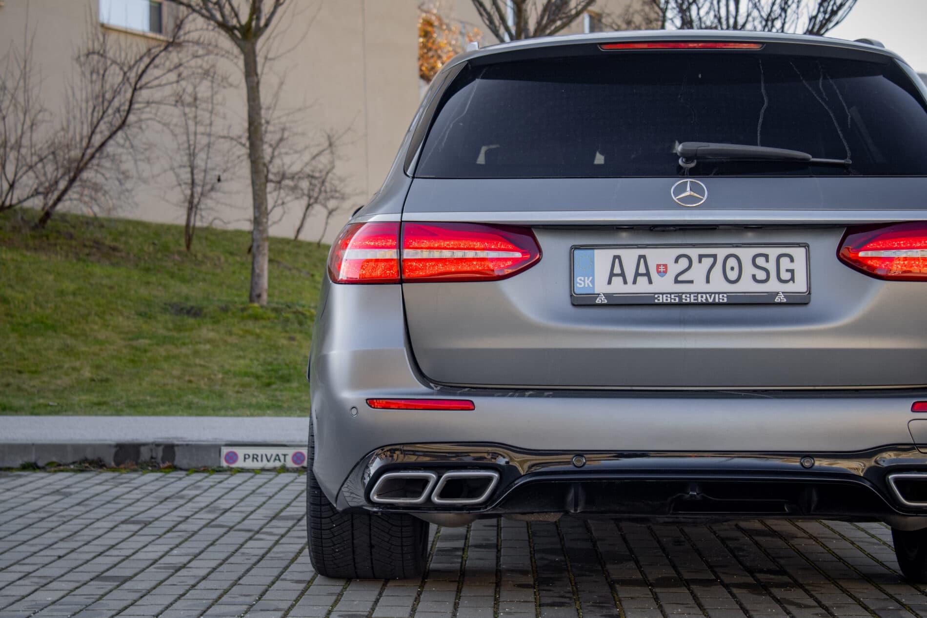 2019 Mercedes-Benz E 63 AMG, šedá kombi, 165 262 km