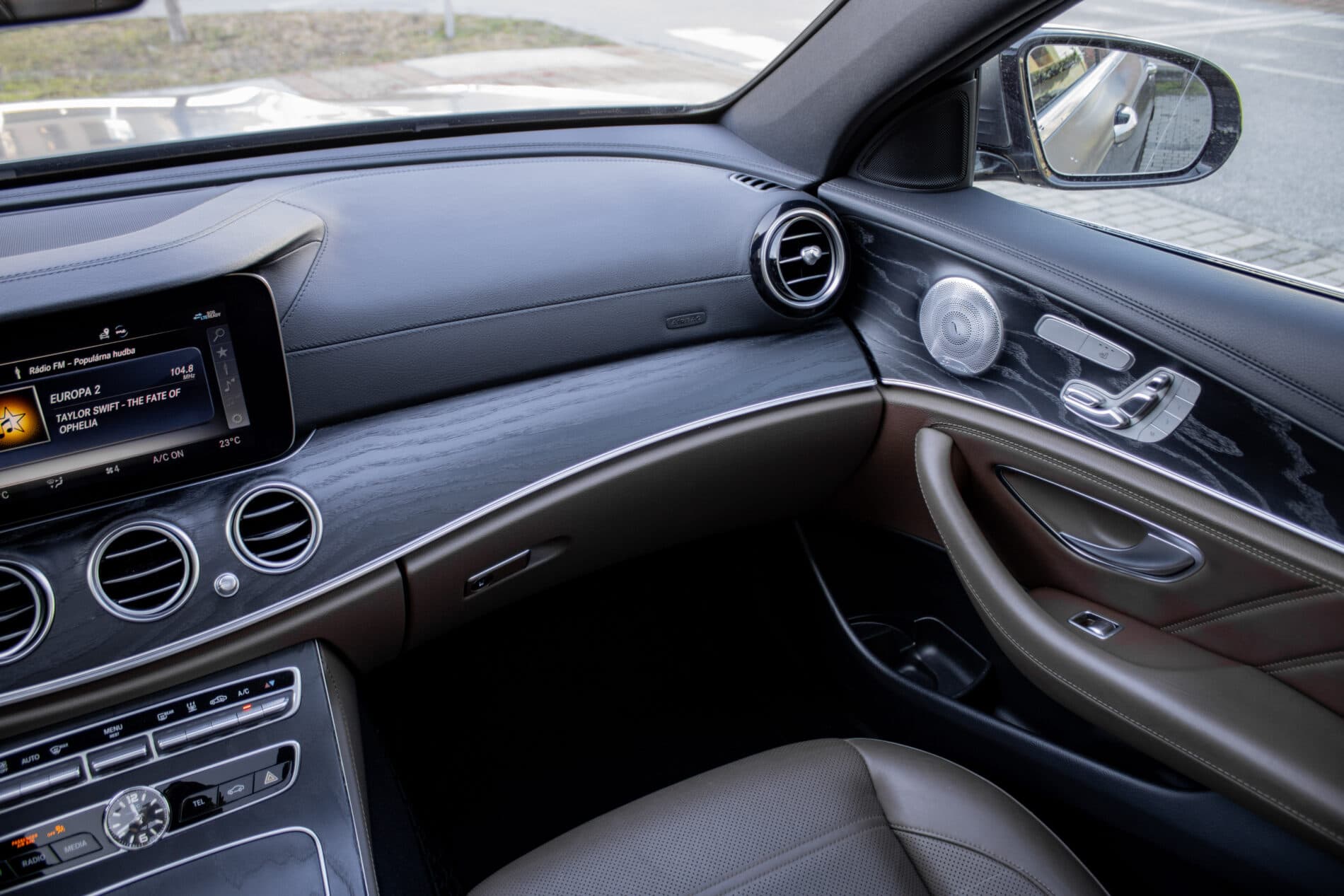 2019 Mercedes-Benz E 63 AMG, šedá kombi, 165 262 km