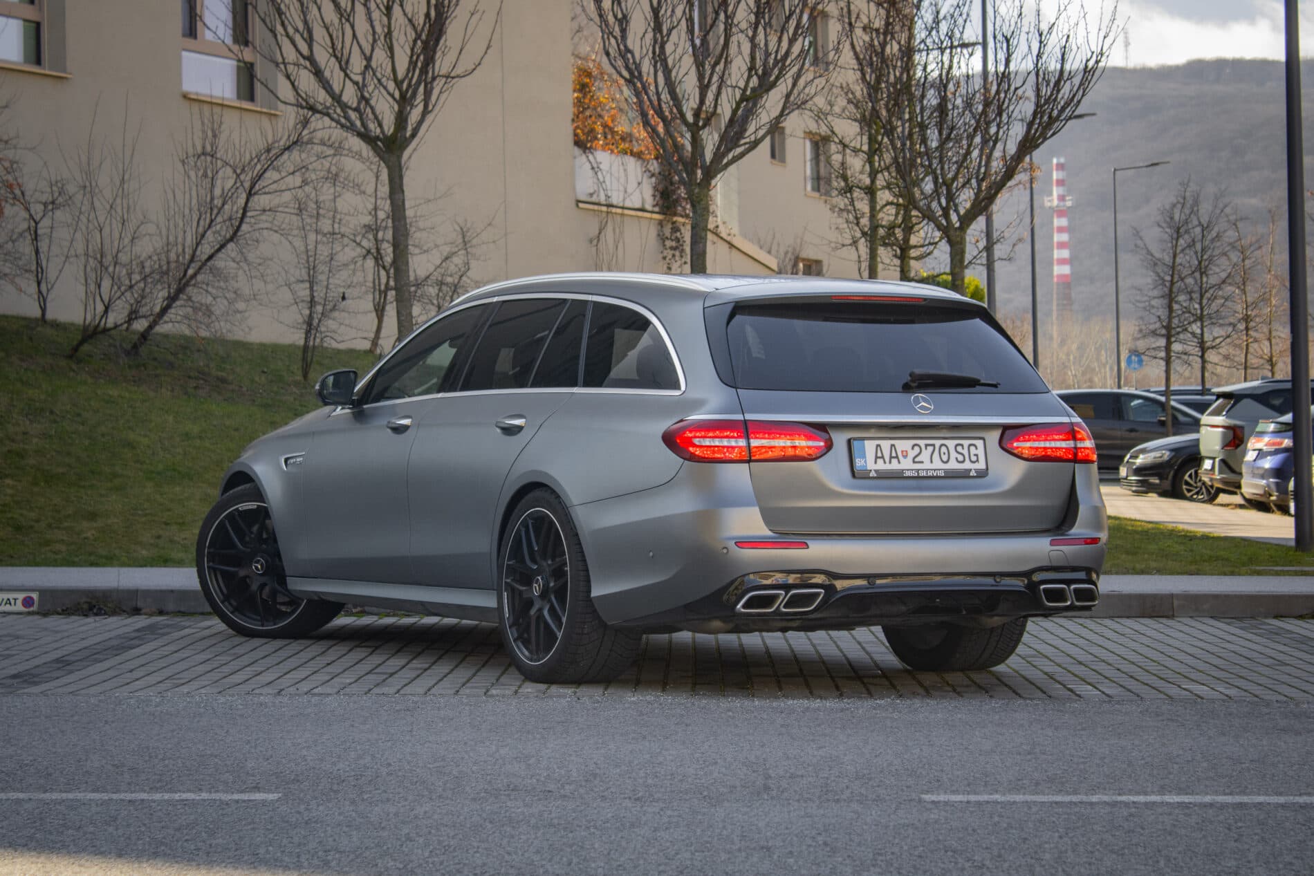 2019 Mercedes-Benz E 63 AMG, šedá kombi, 165 262 km