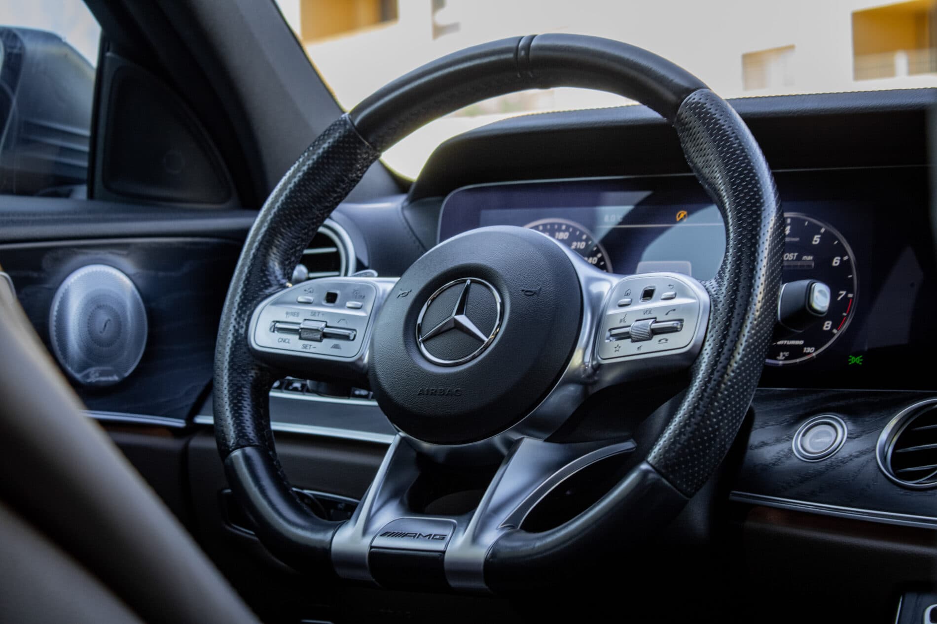 2019 Mercedes-Benz E 63 AMG, šedá kombi, 165 262 km