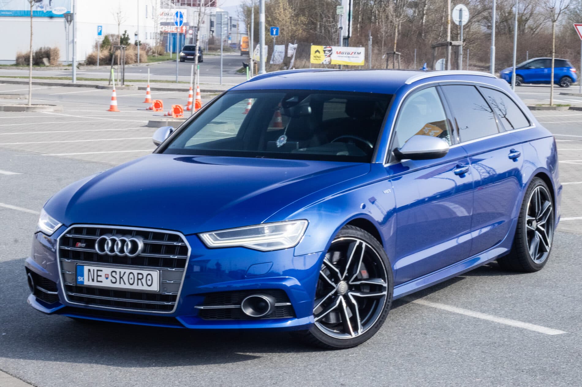 2015 AUDI S6, modrá kombi, 264 543 km