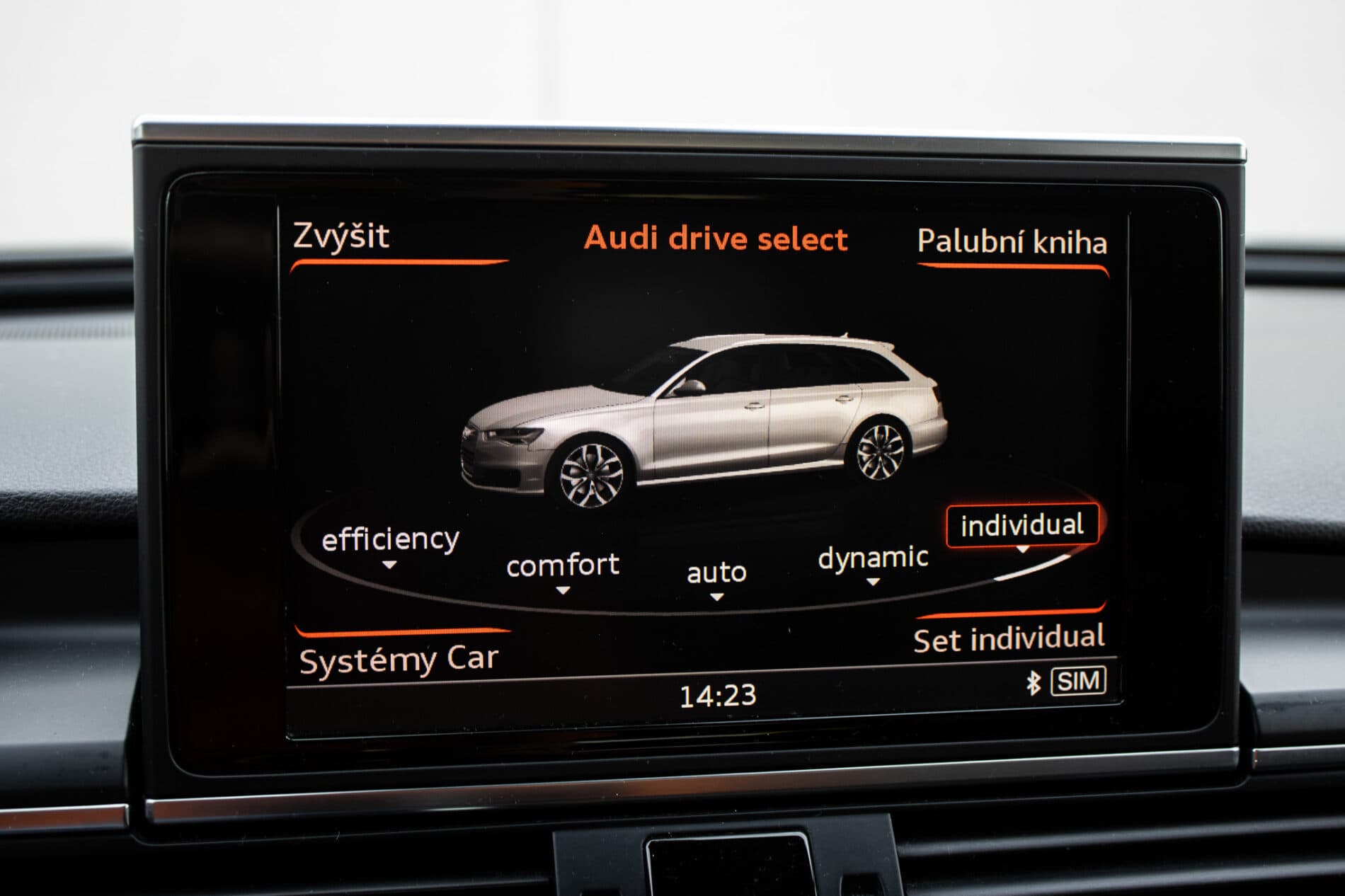 2015 AUDI S6, modrá kombi, 264 543 km