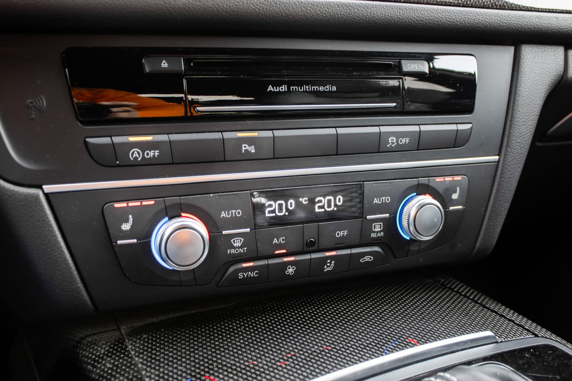 2015 AUDI S6, modrá kombi, 264 543 km