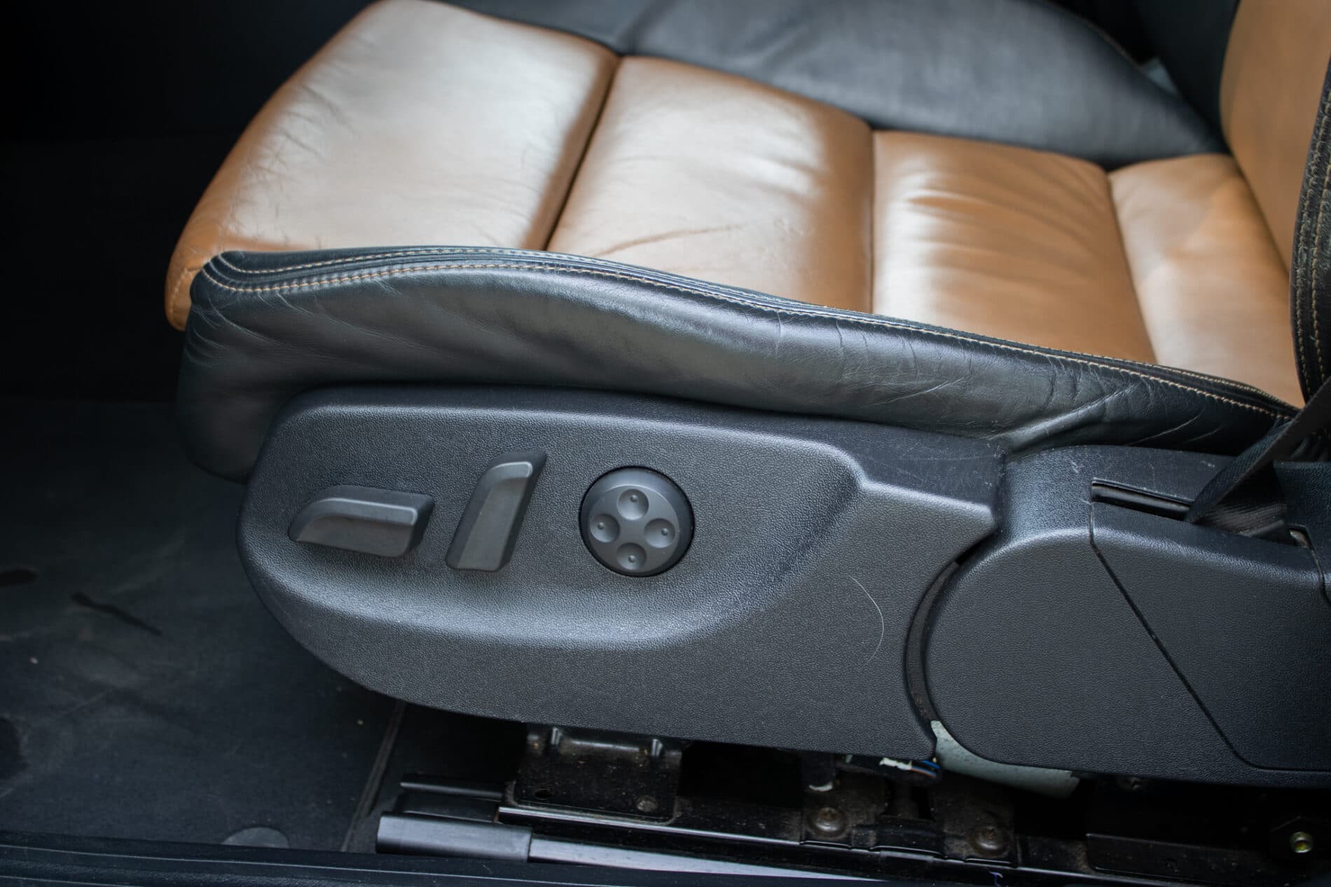 2009 AUDI A6, černá sedan, 268 281 km