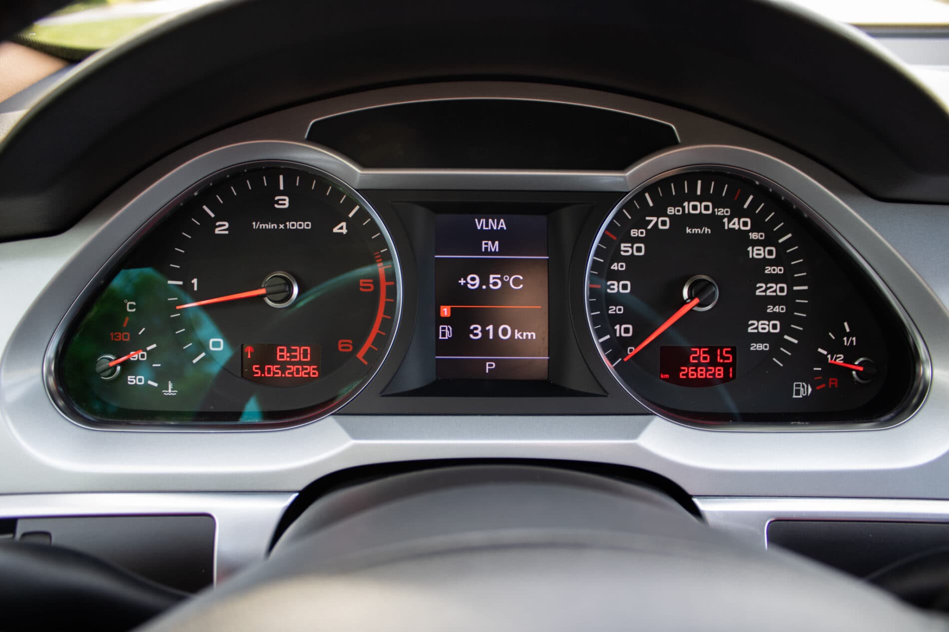 2009 AUDI A6, černá sedan, 268 281 km