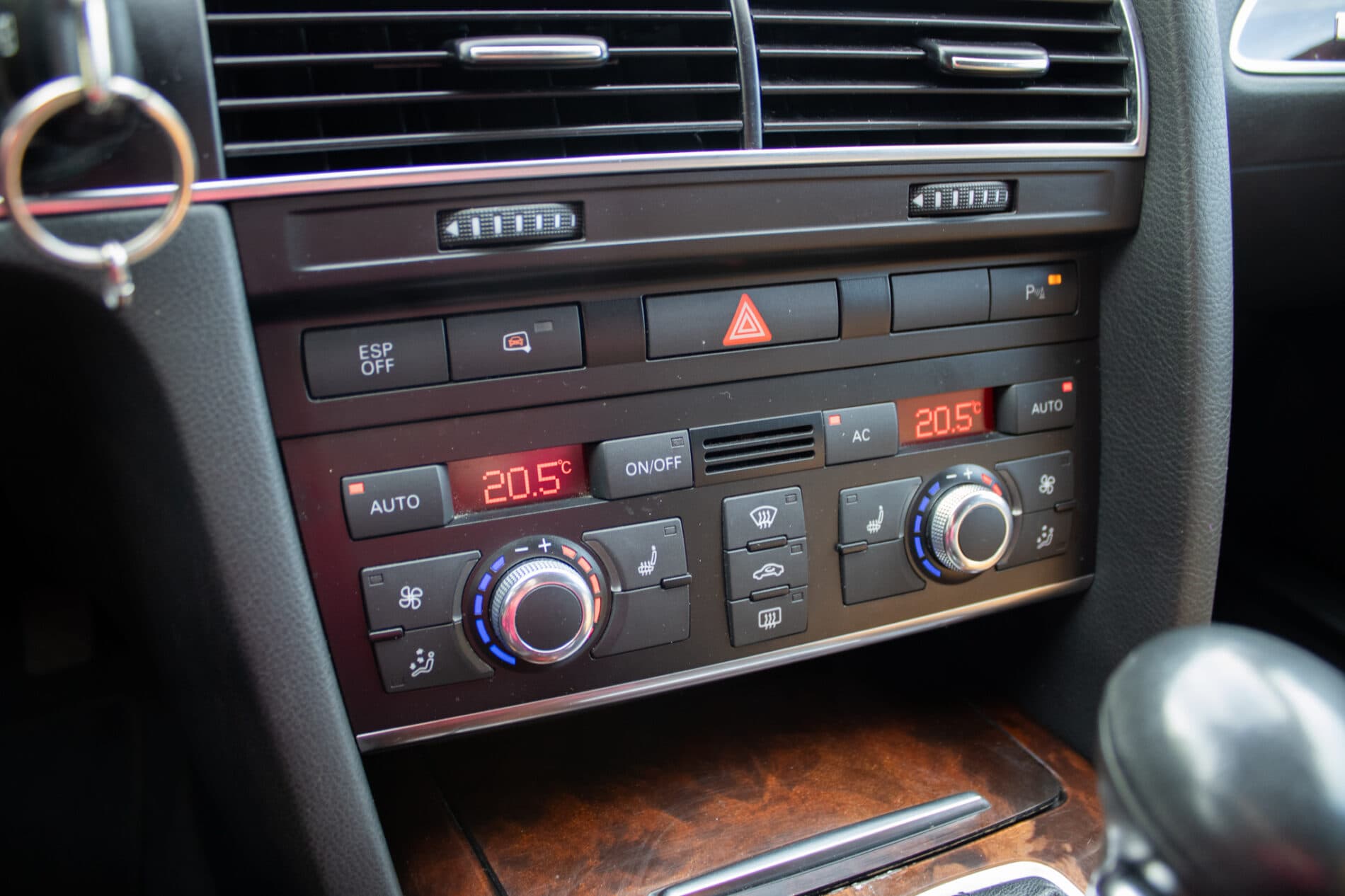2009 AUDI A6, černá sedan, 268 281 km