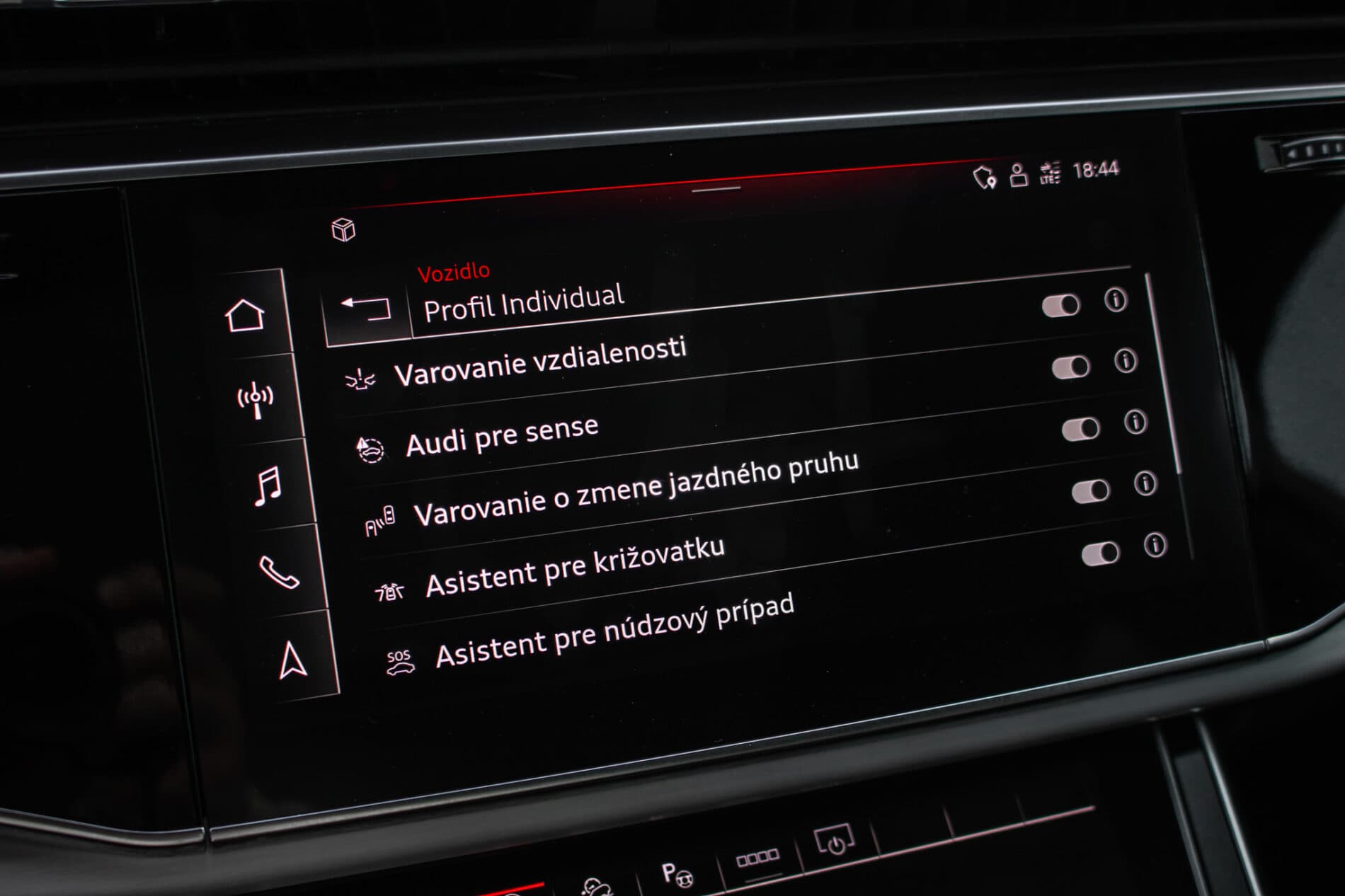2022 AUDI SQ7, černá suv, 72 106 km