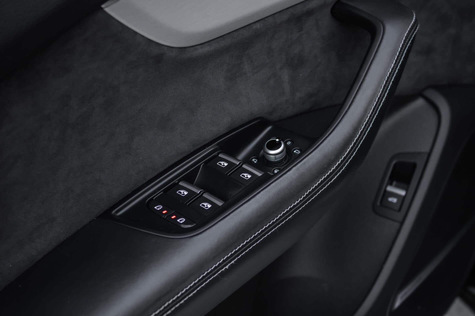 2022 AUDI SQ7, černá suv, 72 106 km