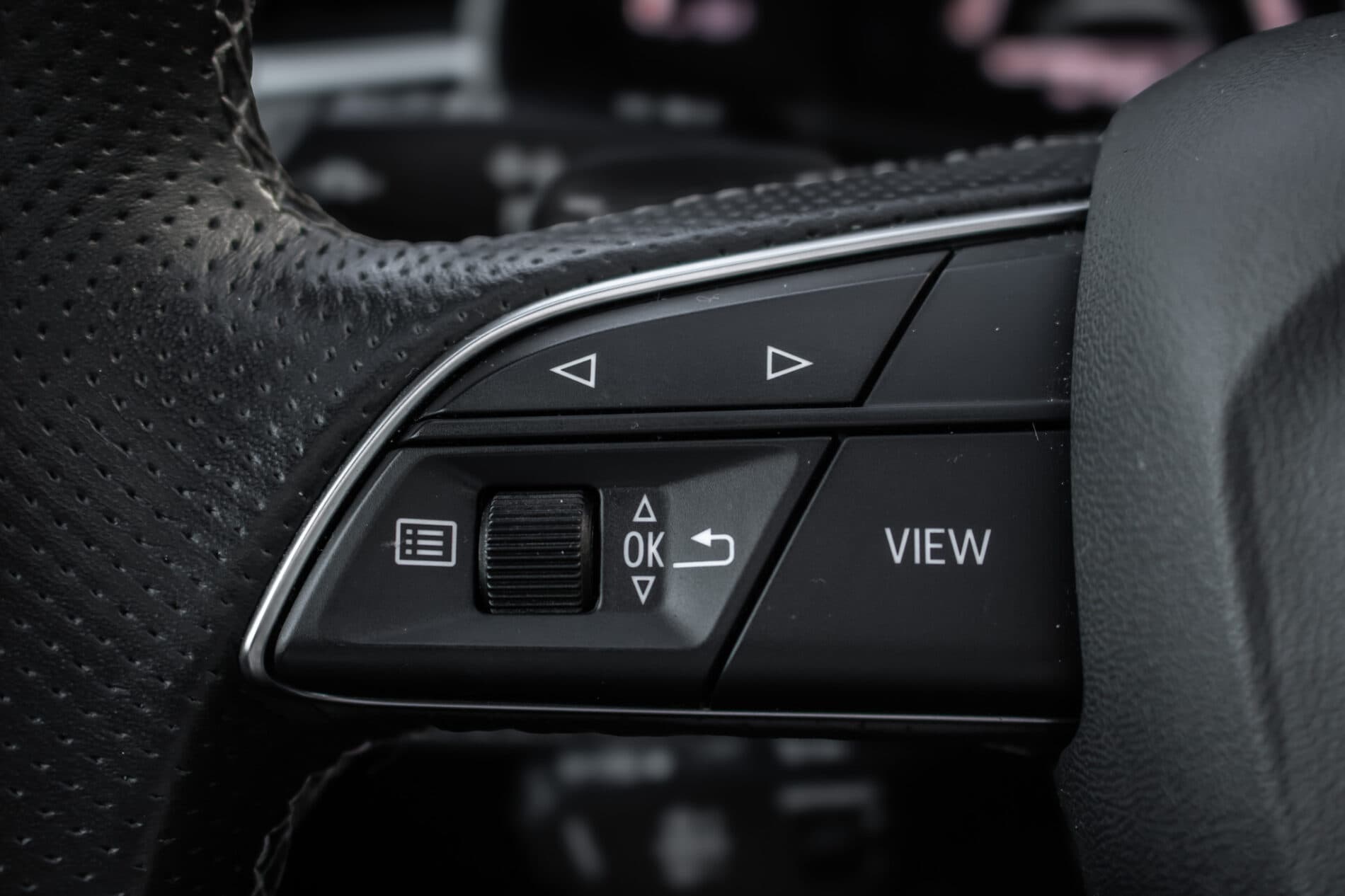 2022 AUDI SQ7, černá suv, 72 106 km