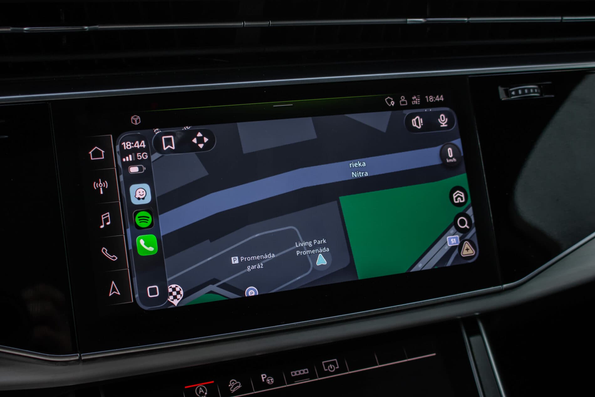 2022 AUDI SQ7, černá suv, 72 106 km