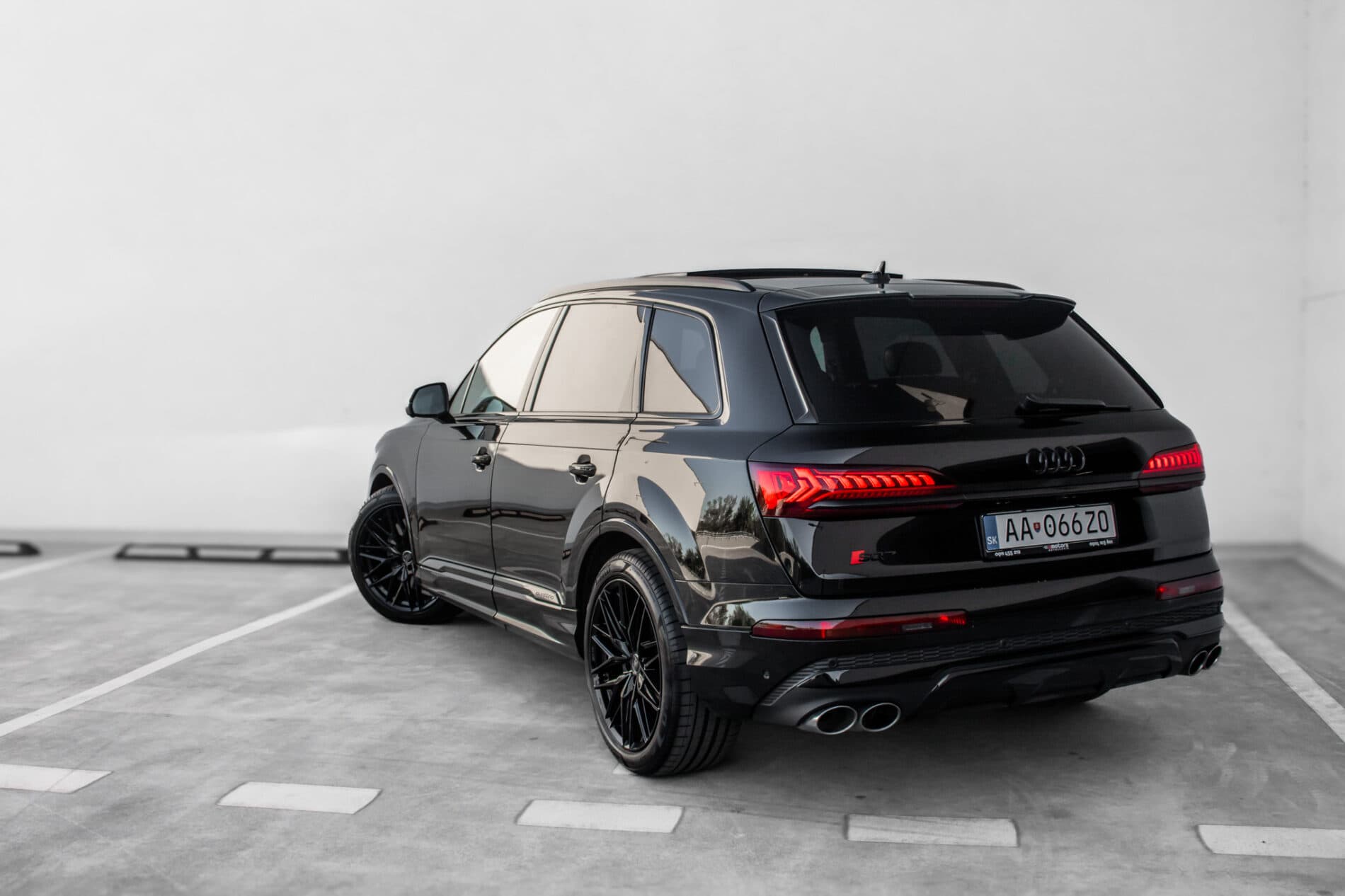 2022 AUDI SQ7, černá suv, 72 106 km