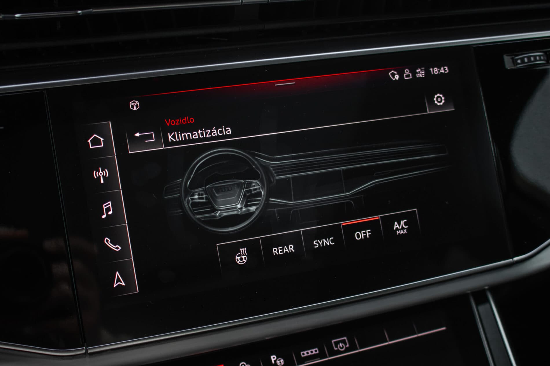 2022 AUDI SQ7, černá suv, 72 106 km