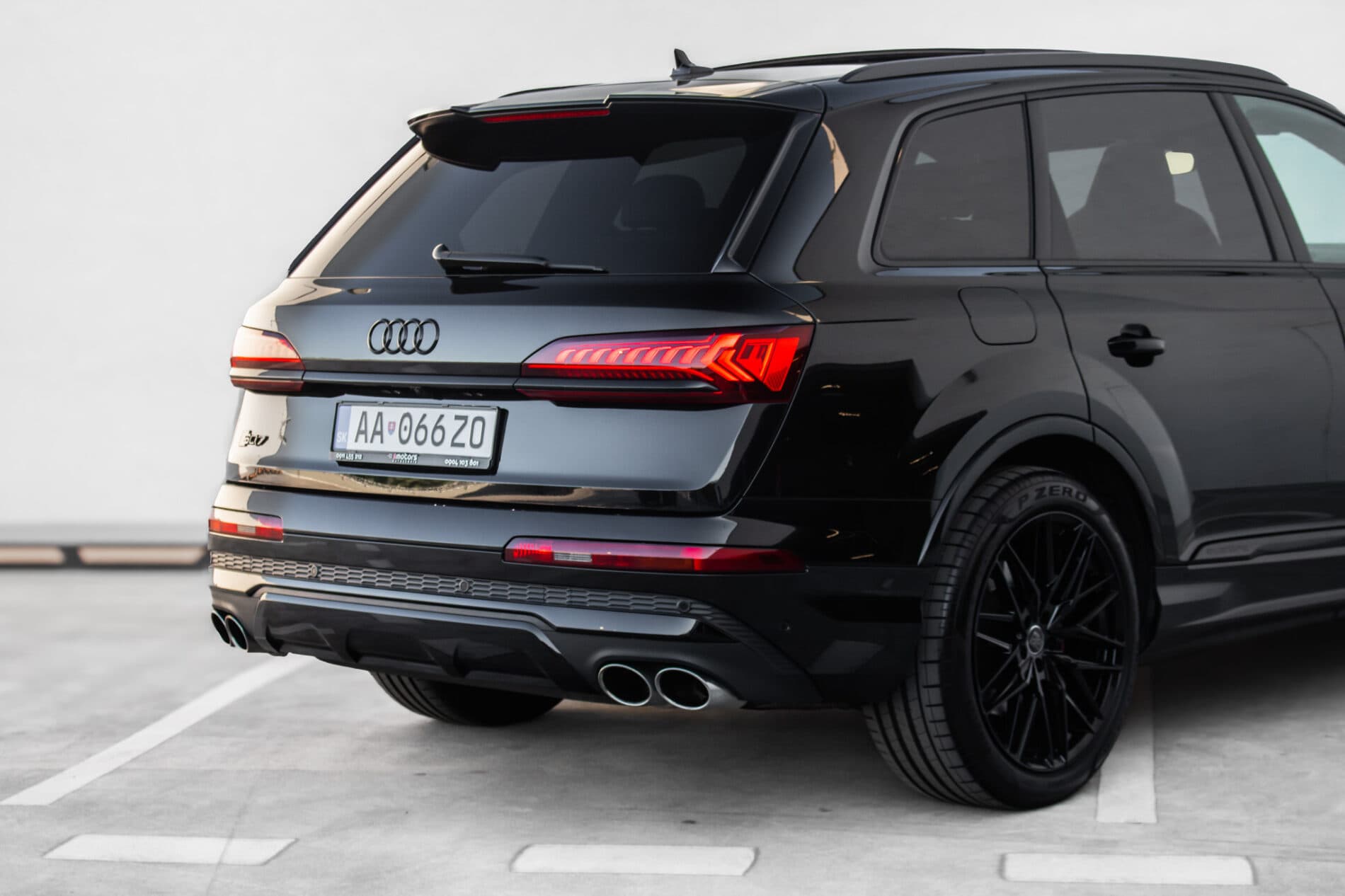2022 AUDI SQ7, černá suv, 72 106 km