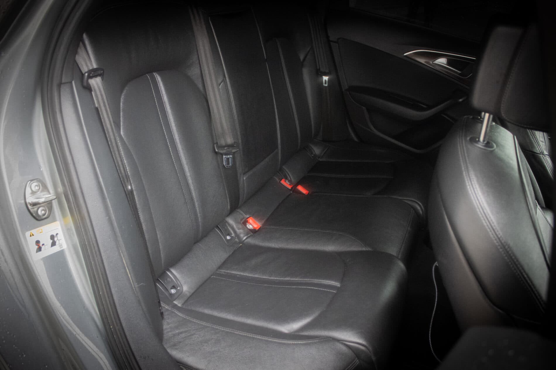 2011 AUDI A6, šedá sedan, 302 428 km