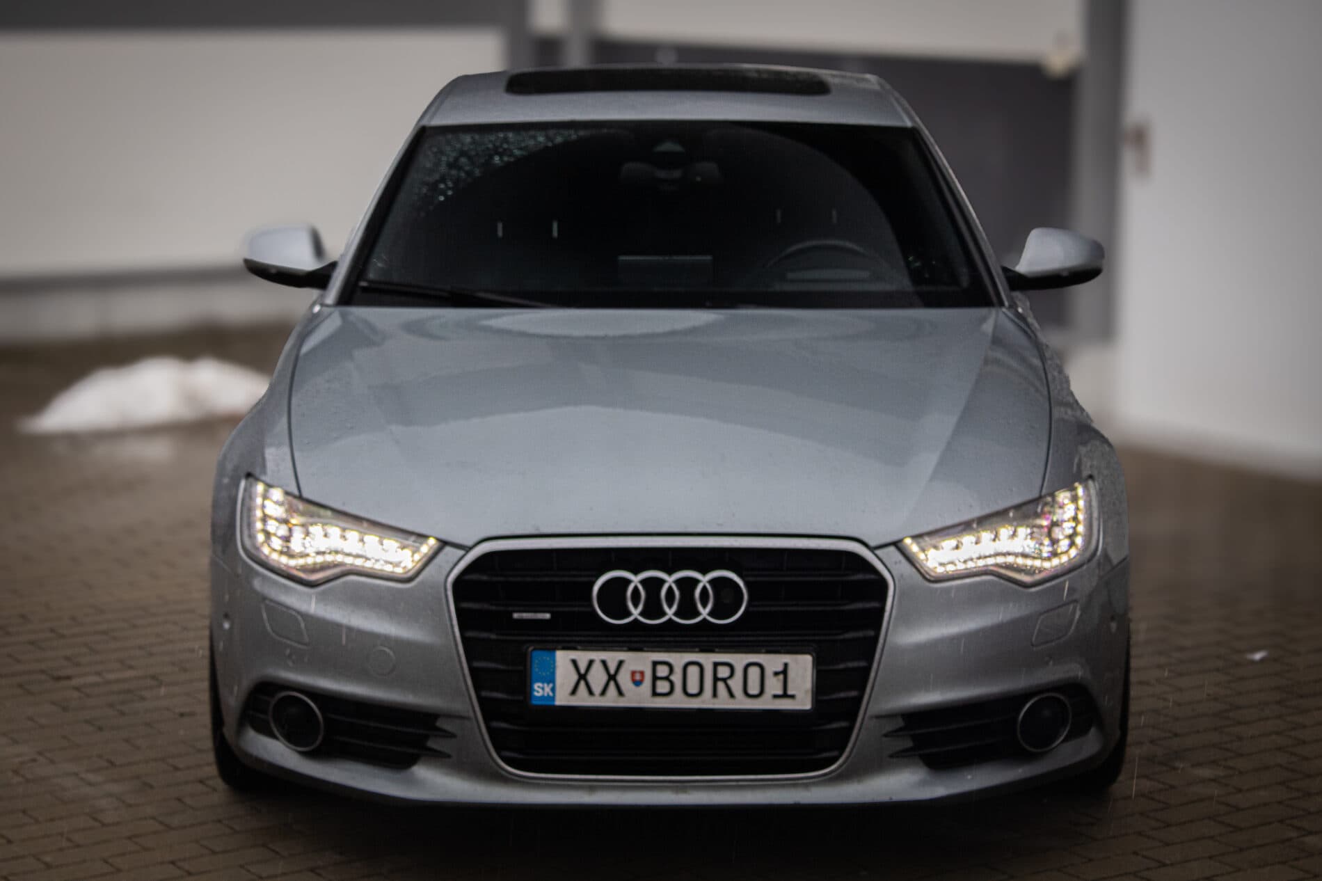 2011 AUDI A6, šedá sedan, 302 428 km