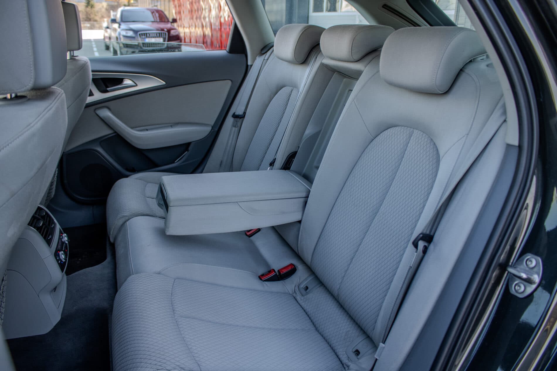 2015 AUDI A6, šedá kombi, 286 842 km