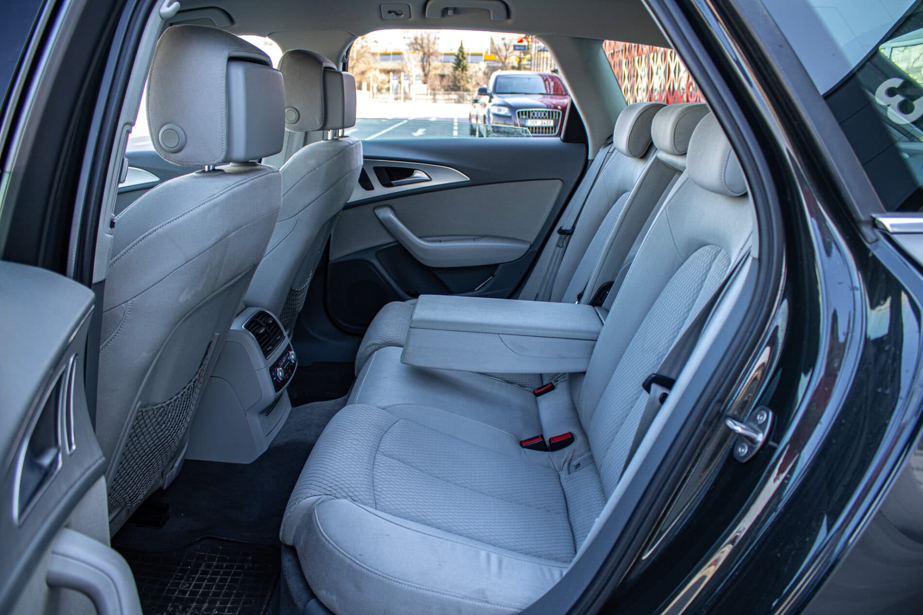 2015 AUDI A6, šedá kombi, 286 842 km