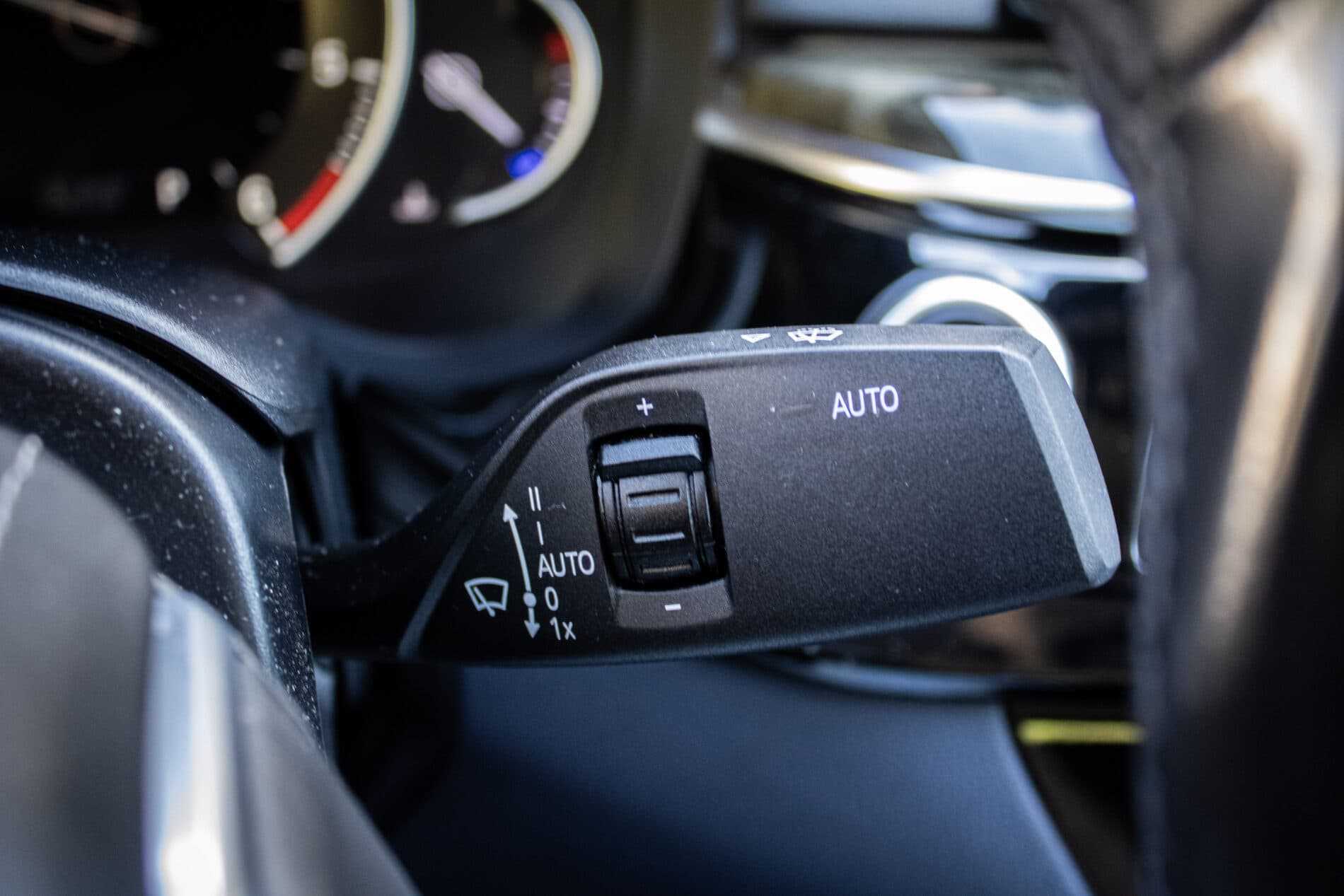 2017 BMW 530d, modrá sedan, 173 848 km