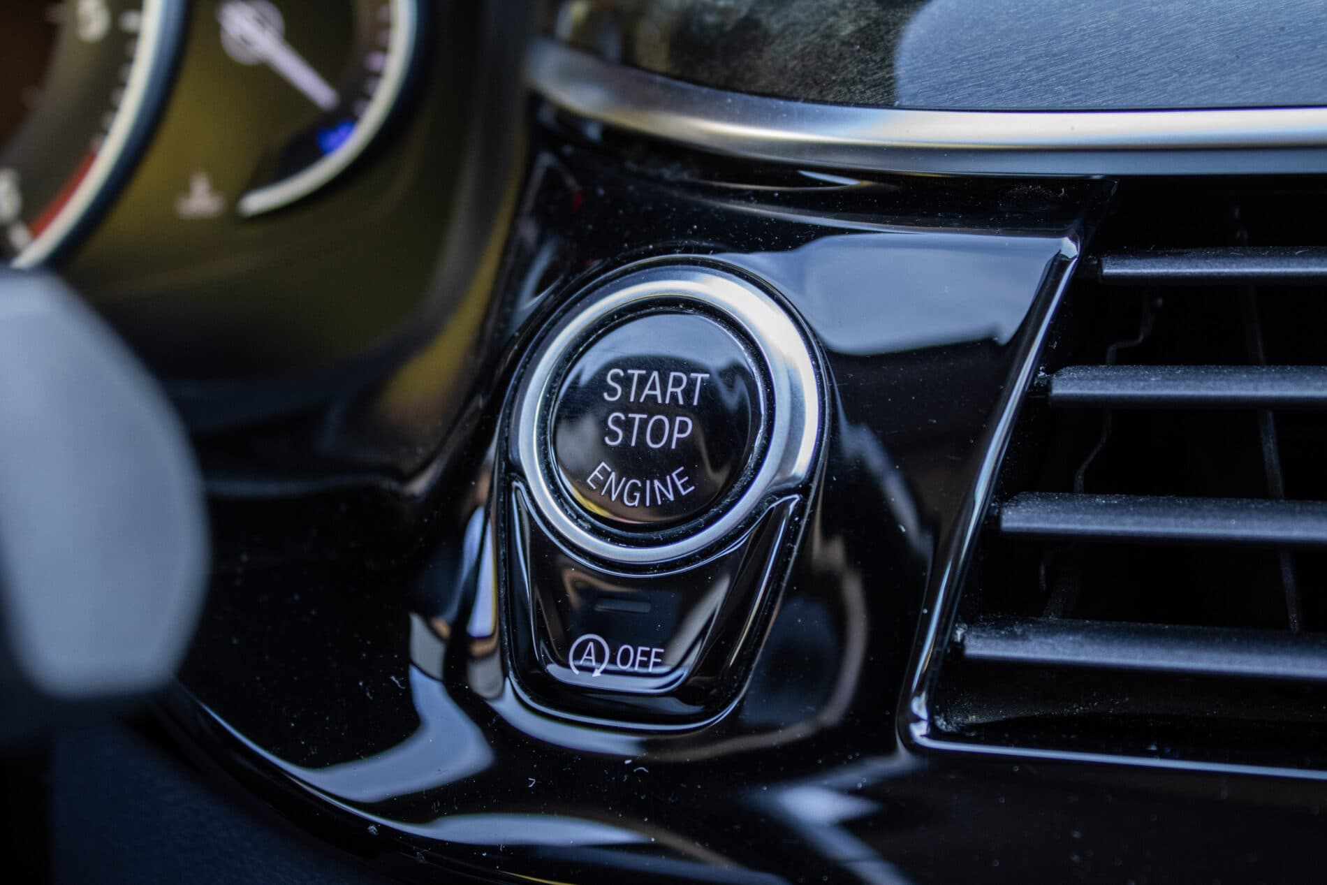 2017 BMW 530d, modrá sedan, 173 848 km