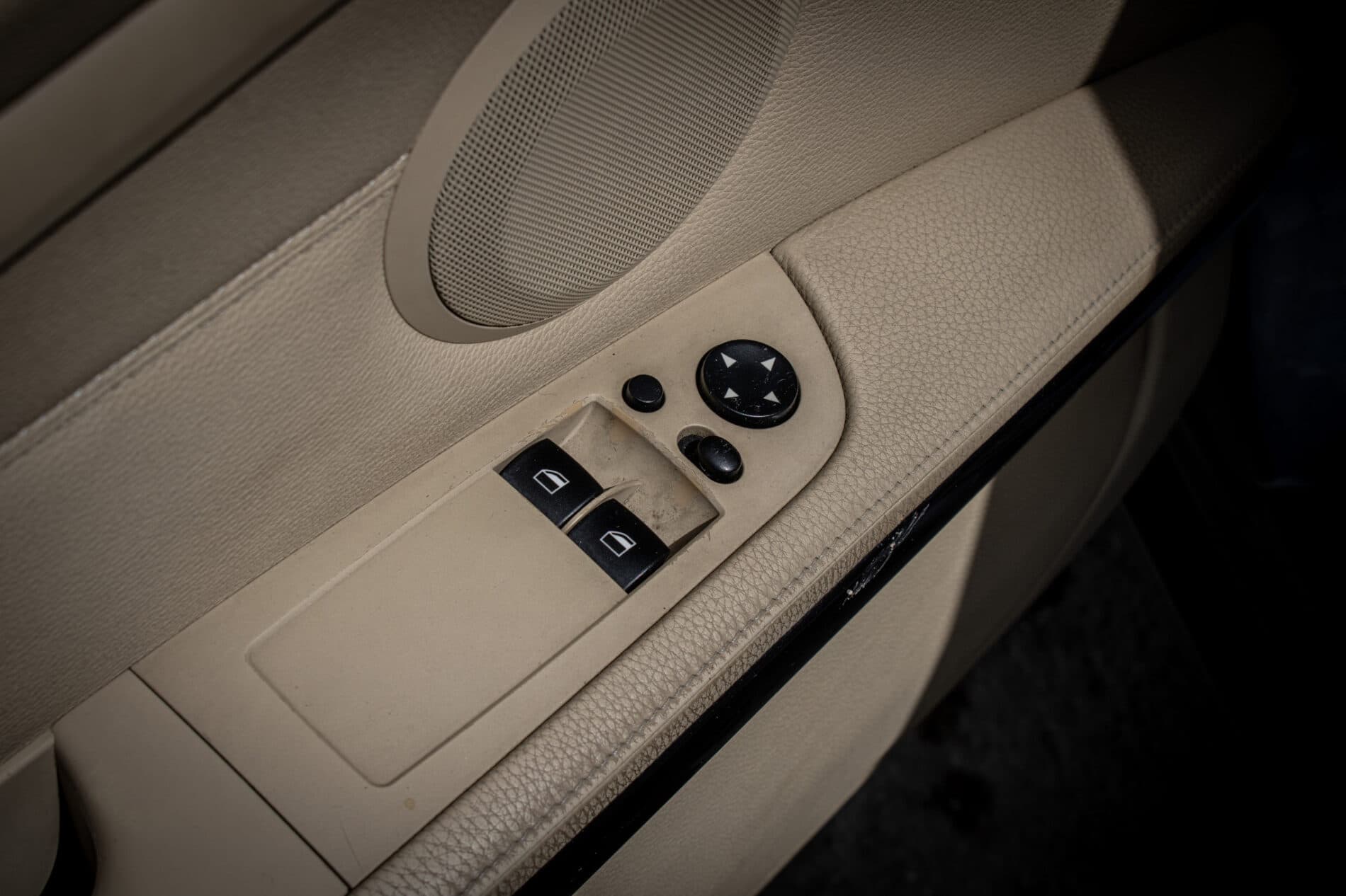 2008 BMW 325i, šedá kupé, 287 630 km
