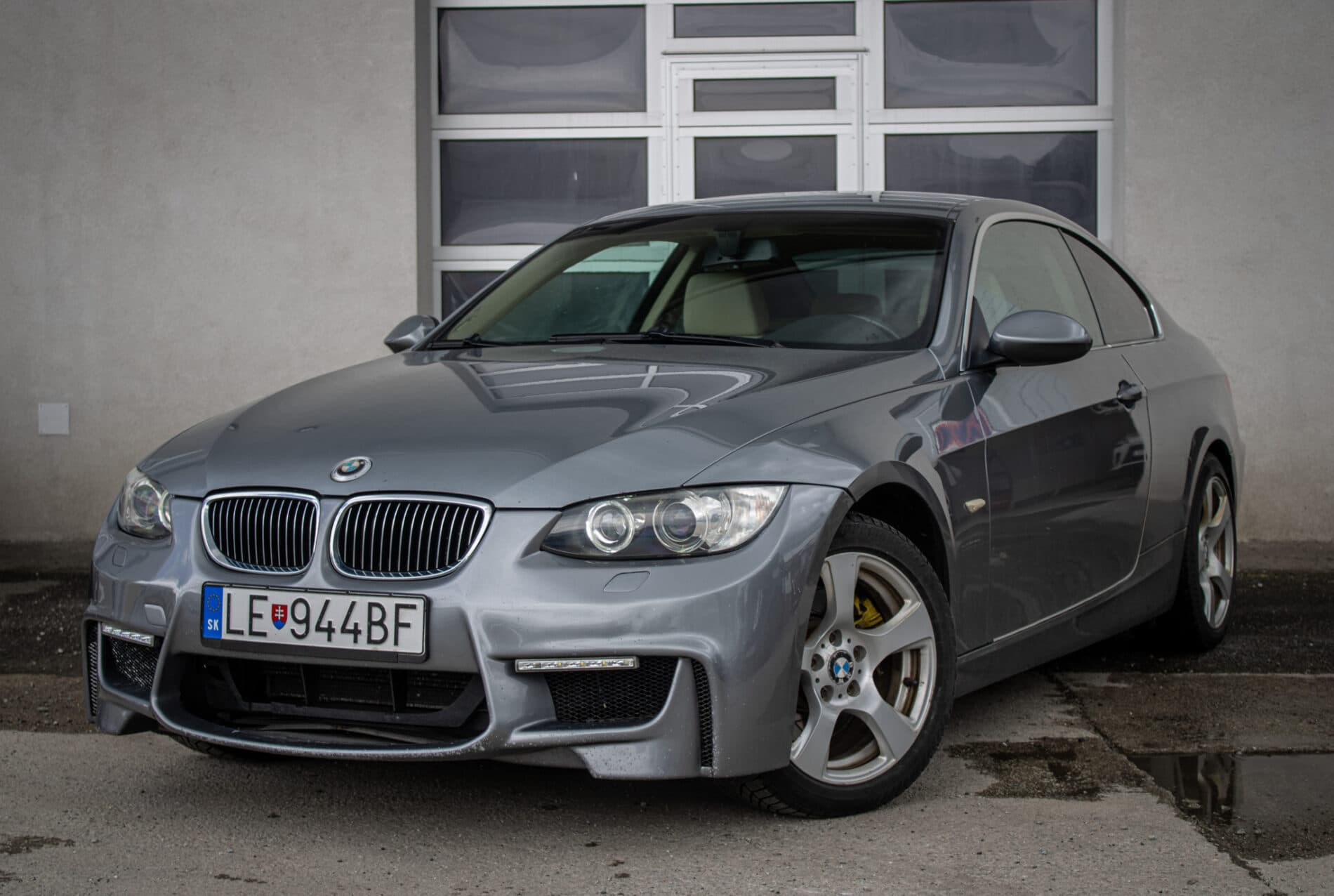 2008 BMW 325i, šedá kupé, 287 630 km