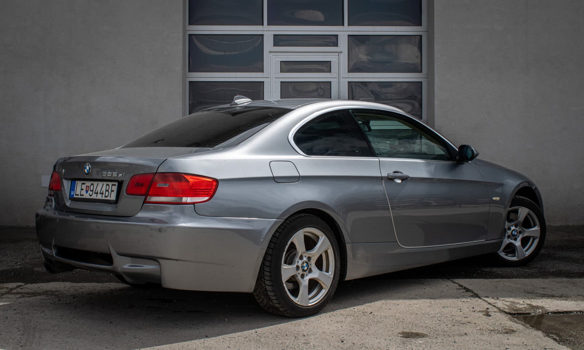 2008 BMW 325i, šedá kupé, 287 630 km
