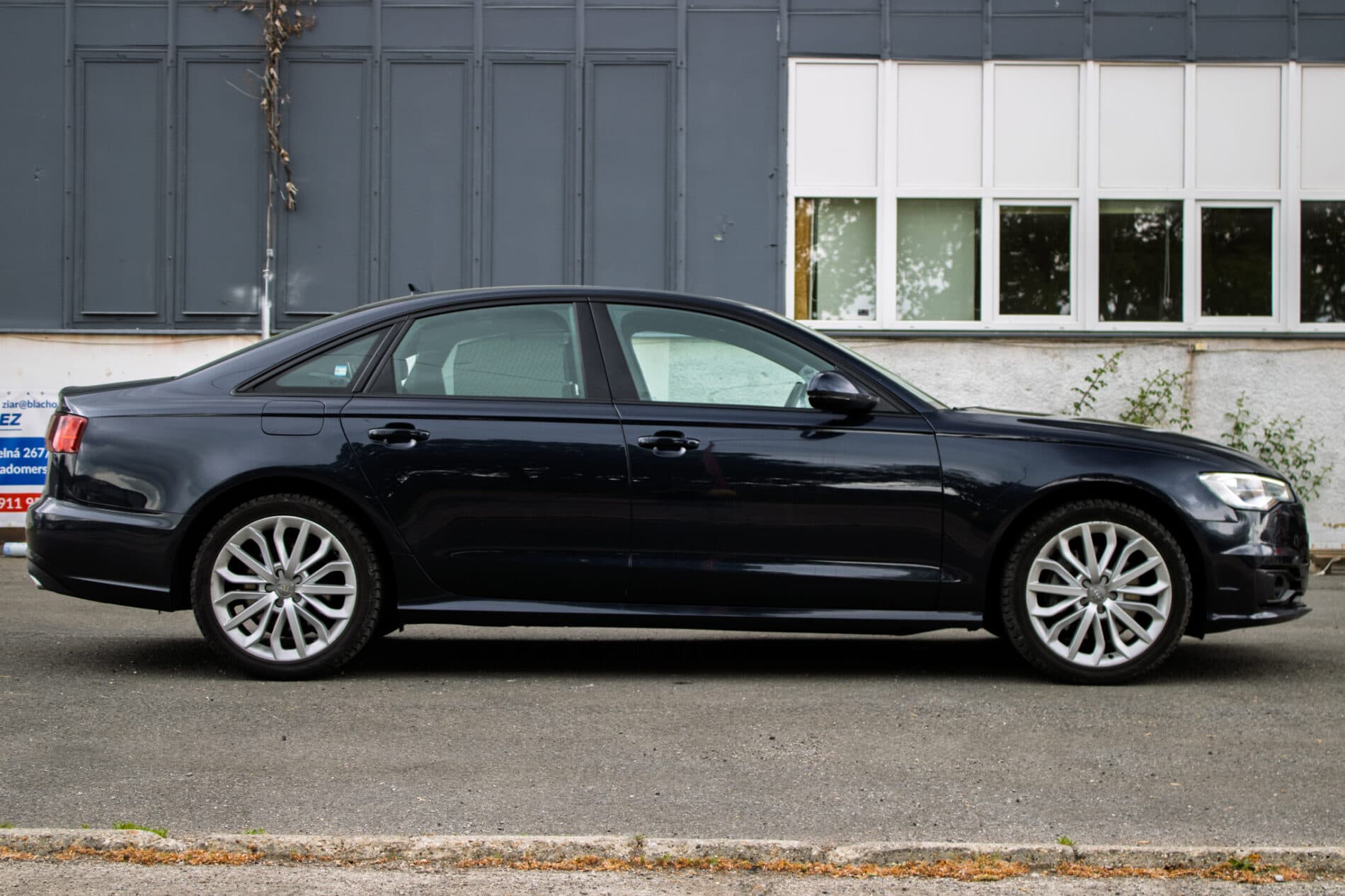 2016 AUDI A6, modrá sedan, 273 541 km
