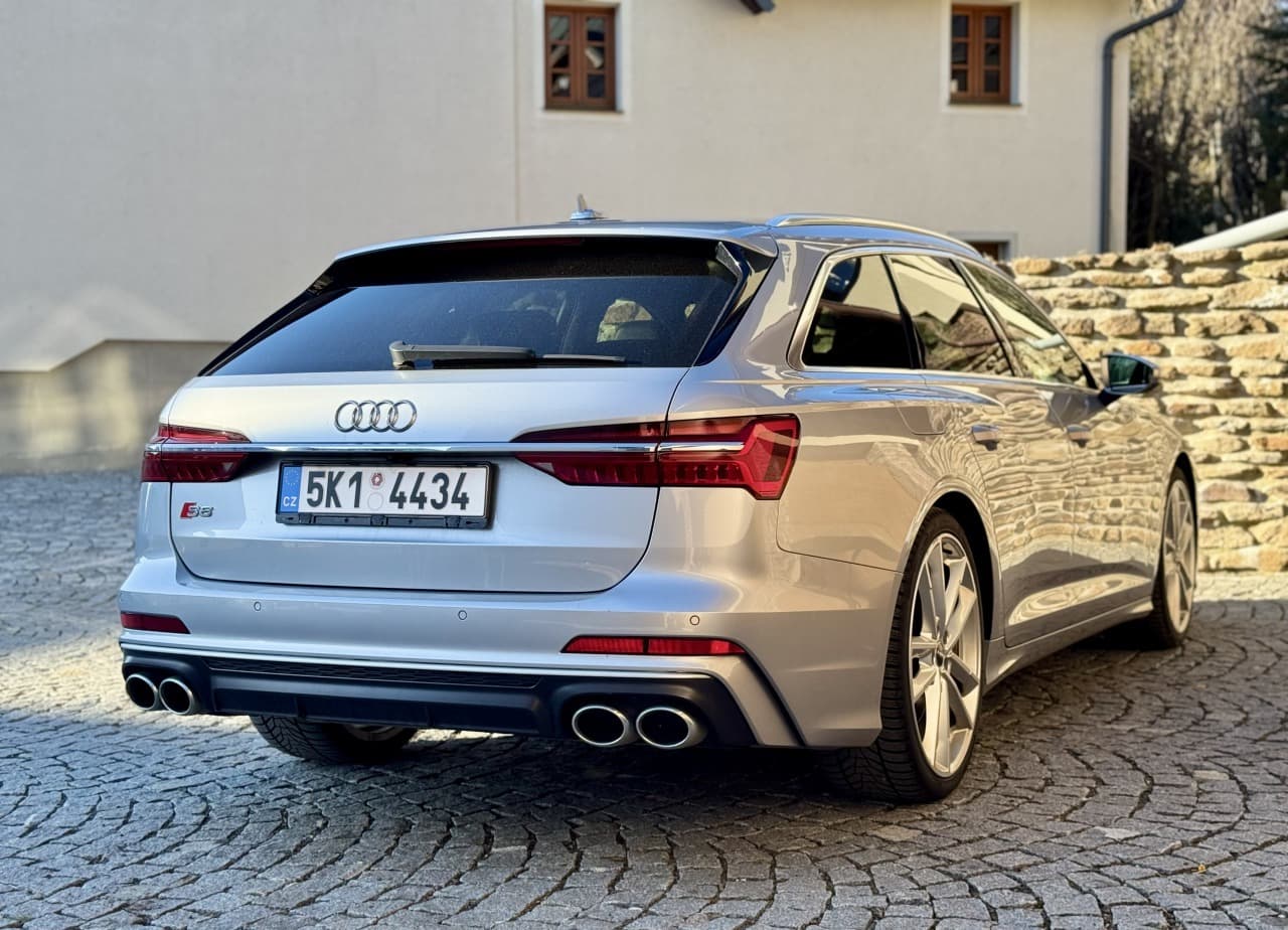 2019 AUDI S6, stříbrná kombi, 138 500 km