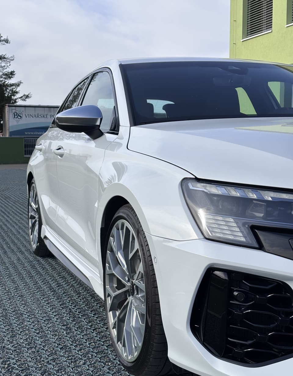 2023 AUDI RS3, bílá hatchback, 56 000 km