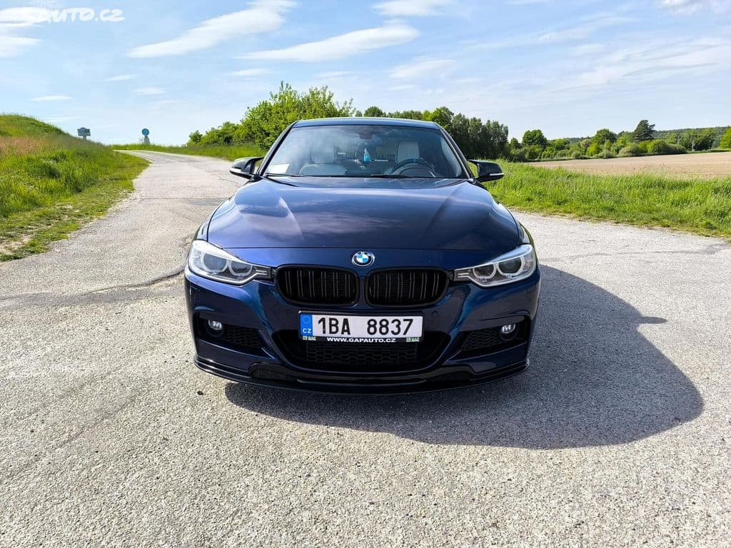 2014 BMW 335i, tmavě modrá sedan, 232 600 km
