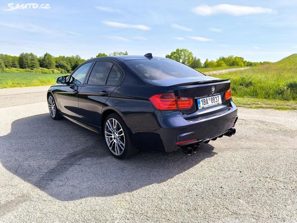 2014 BMW 335i, tmavě modrá sedan, 232 600 km