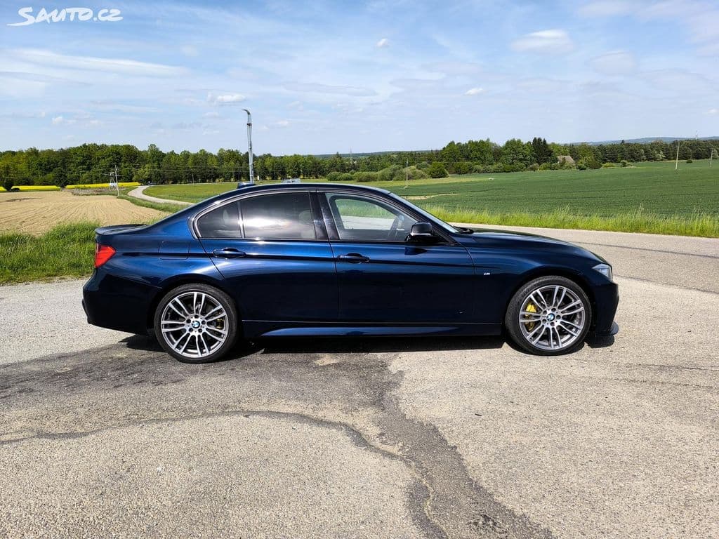 2014 BMW 335i, tmavě modrá sedan, 232 600 km