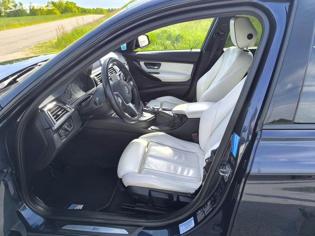 2014 BMW 335i, tmavě modrá sedan, 232 600 km