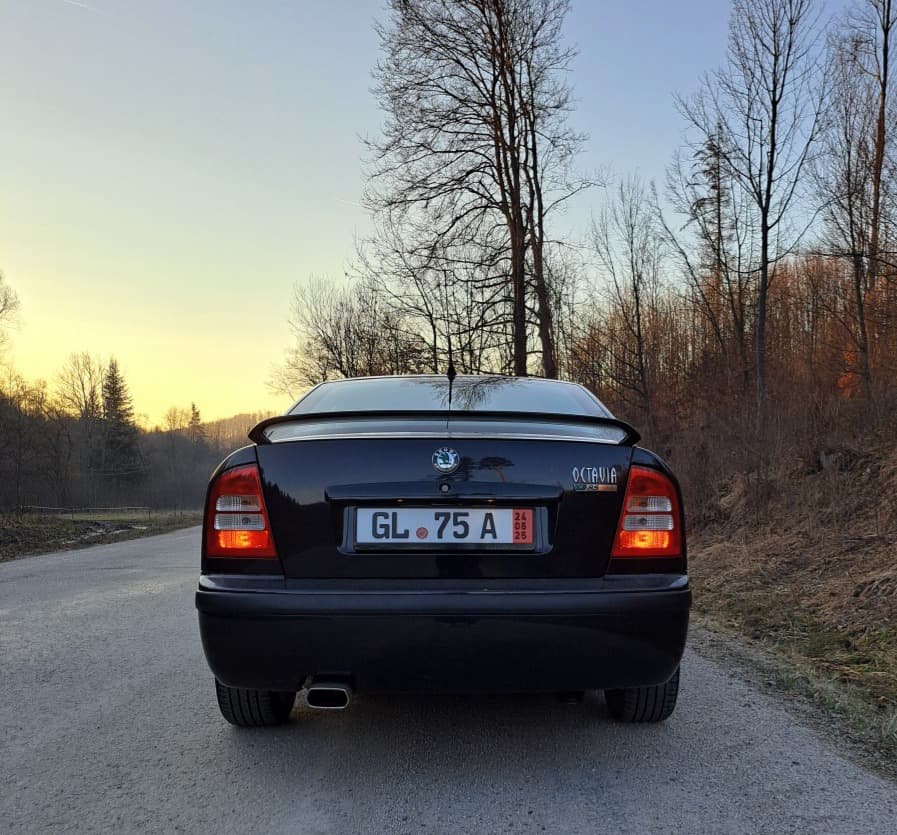 2002 Skoda Octavia RS, černá sedan, 78 000 km