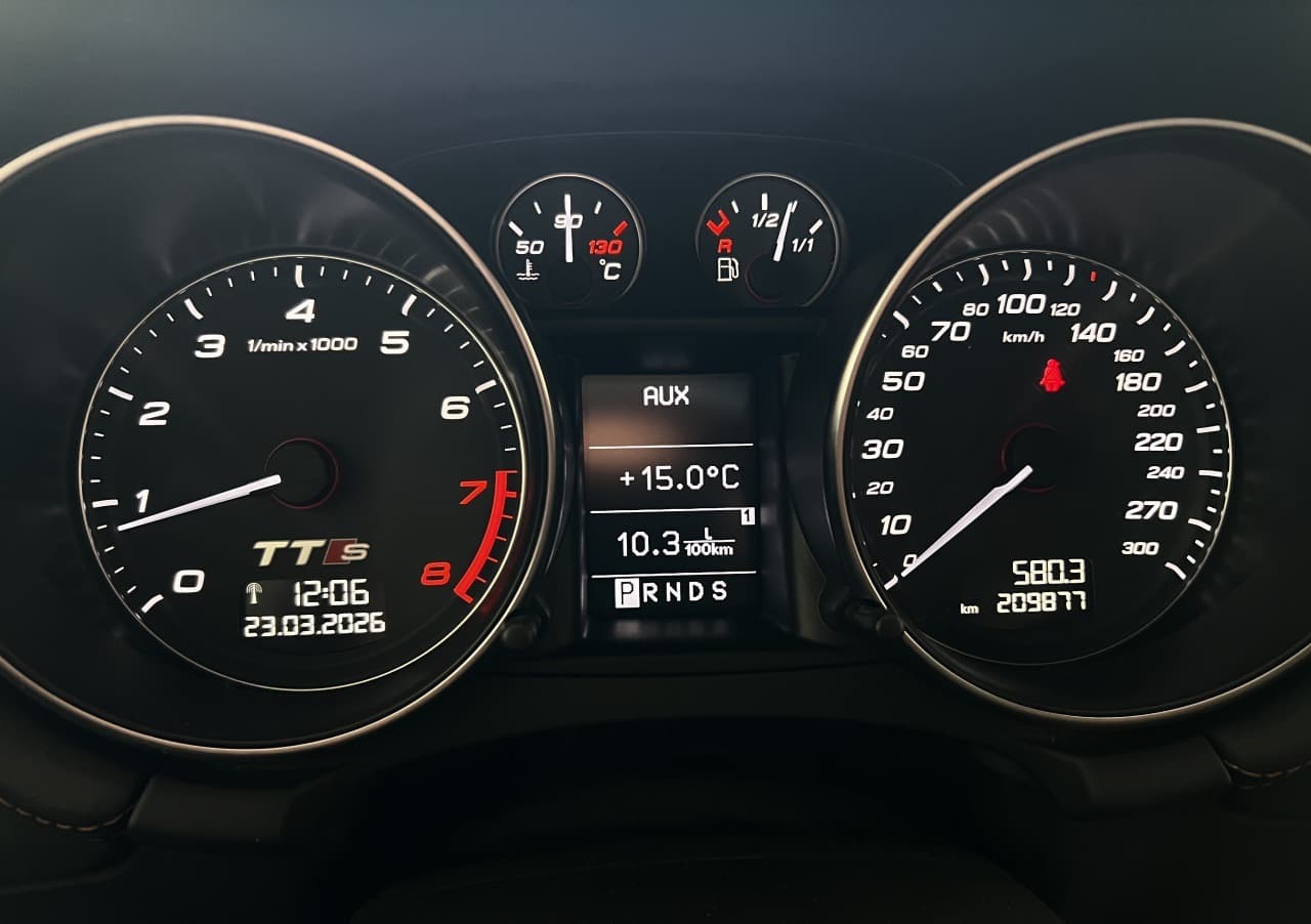 2009 AUDI TTS, oranžová kupé, 209 000 km