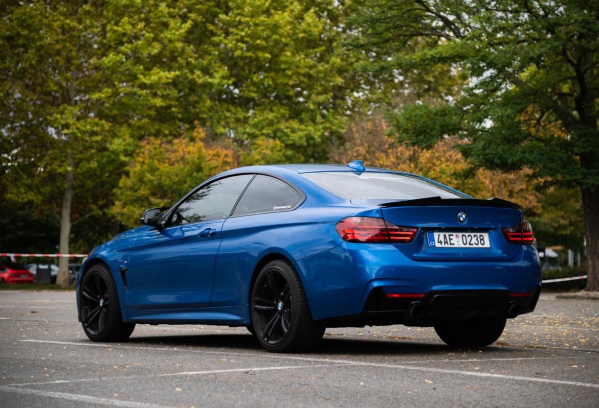 2015 BMW 435i, modrá kupé, 151 000 km