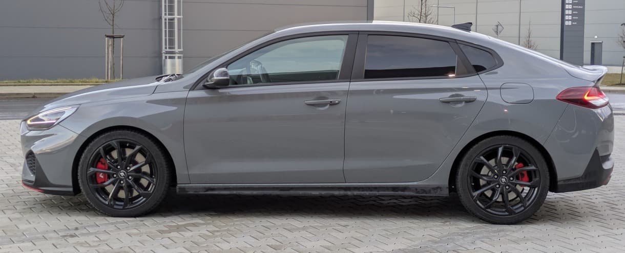 2023 Hyundai i30 N, šedá hatchback, 50 220 km
