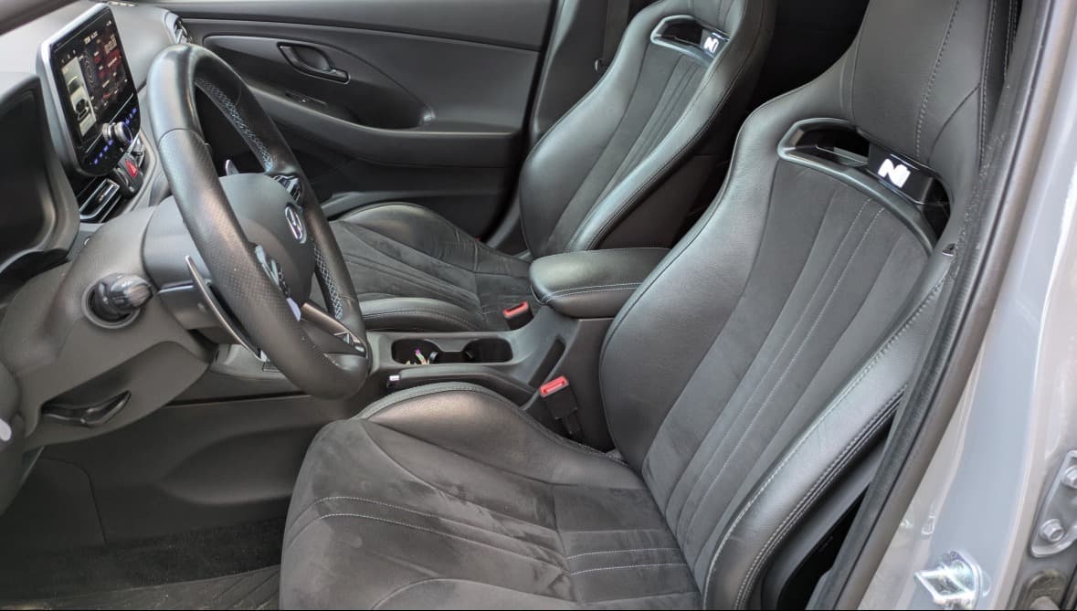 2023 Hyundai i30 N, šedá hatchback, 50 220 km