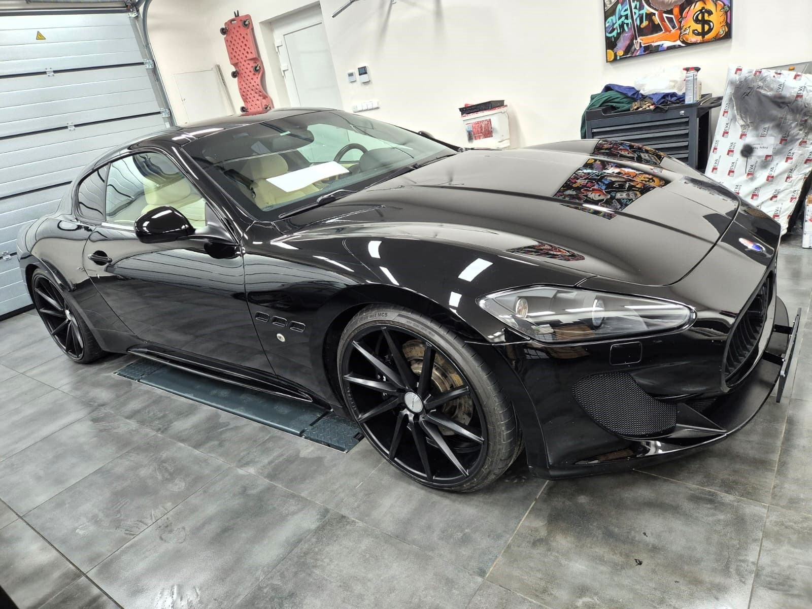 2010 Maserati GranTurismo S, černá kupé, 44 000 km