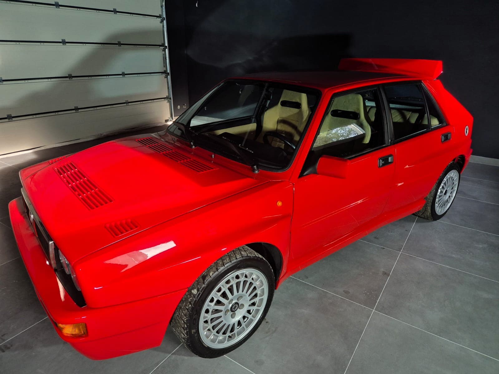 1994 Lancia Delta HF Integrale EVO 2, červená hatchback, 129 000 km