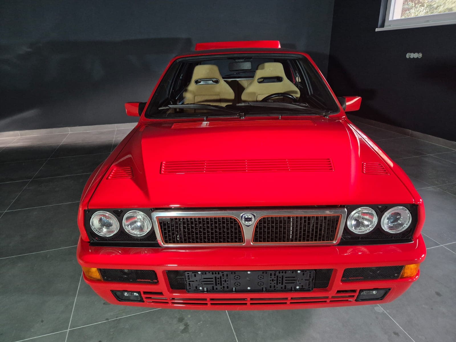 1994 Lancia Delta HF Integrale EVO 2, červená hatchback, 129 000 km