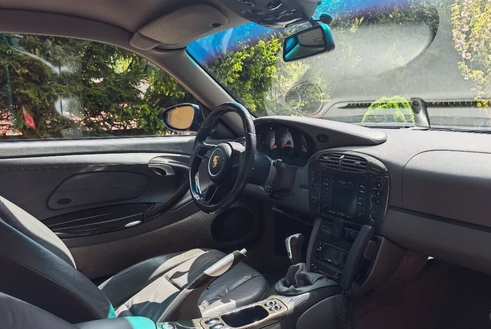 1998 Porsche 996 Carrera / 4, tmavě modrá kupé, 149 000 km
