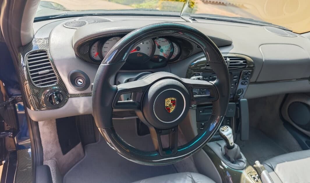 1998 Porsche 996 Carrera / 4, tmavě modrá kupé, 149 000 km