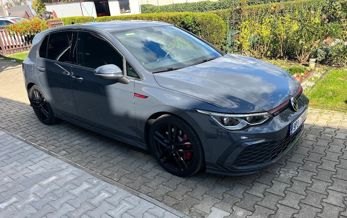 2021 Volkswagen Golf GTI, šedá hatchback, 72 000 km