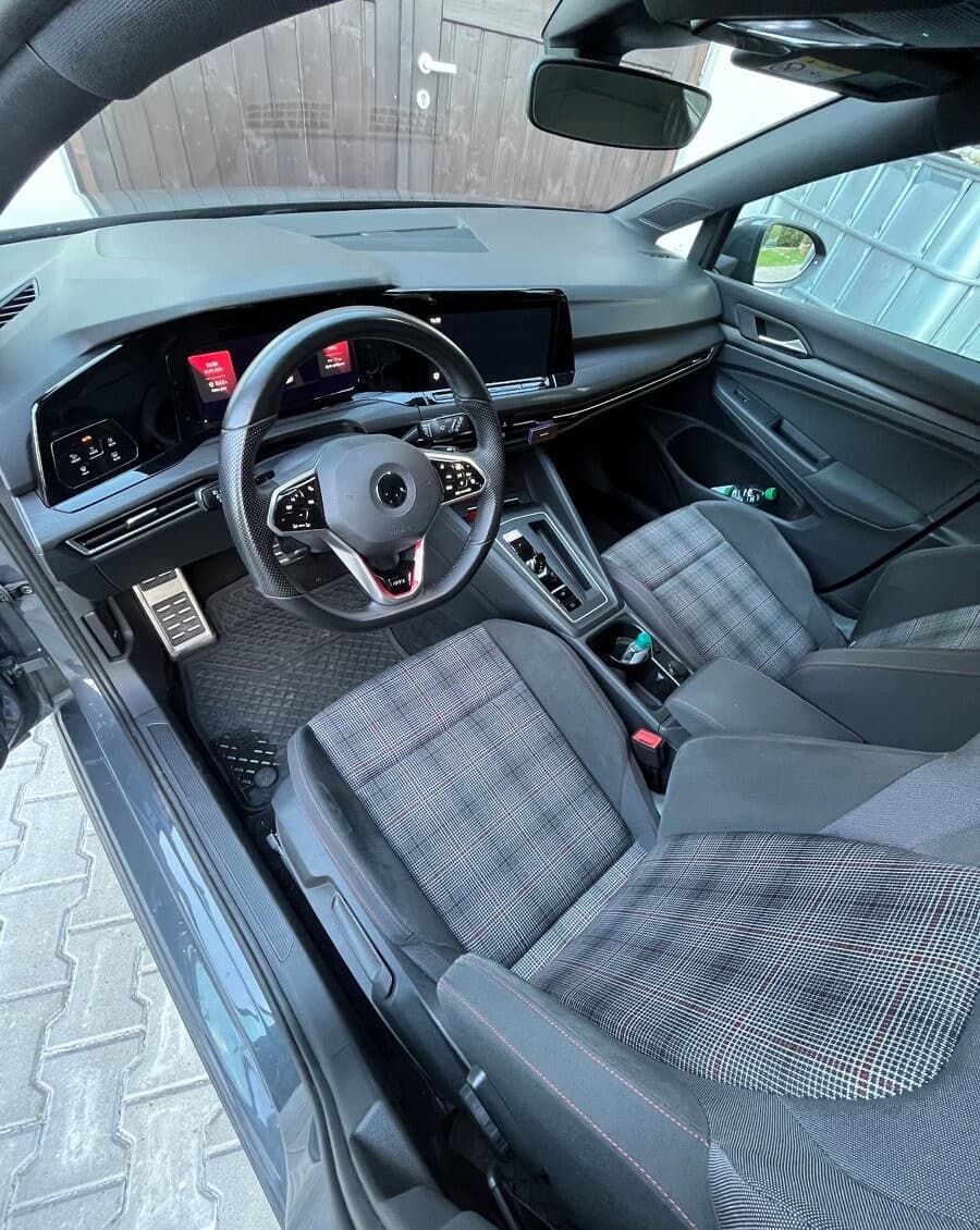 2021 Volkswagen Golf GTI, šedá hatchback, 72 000 km