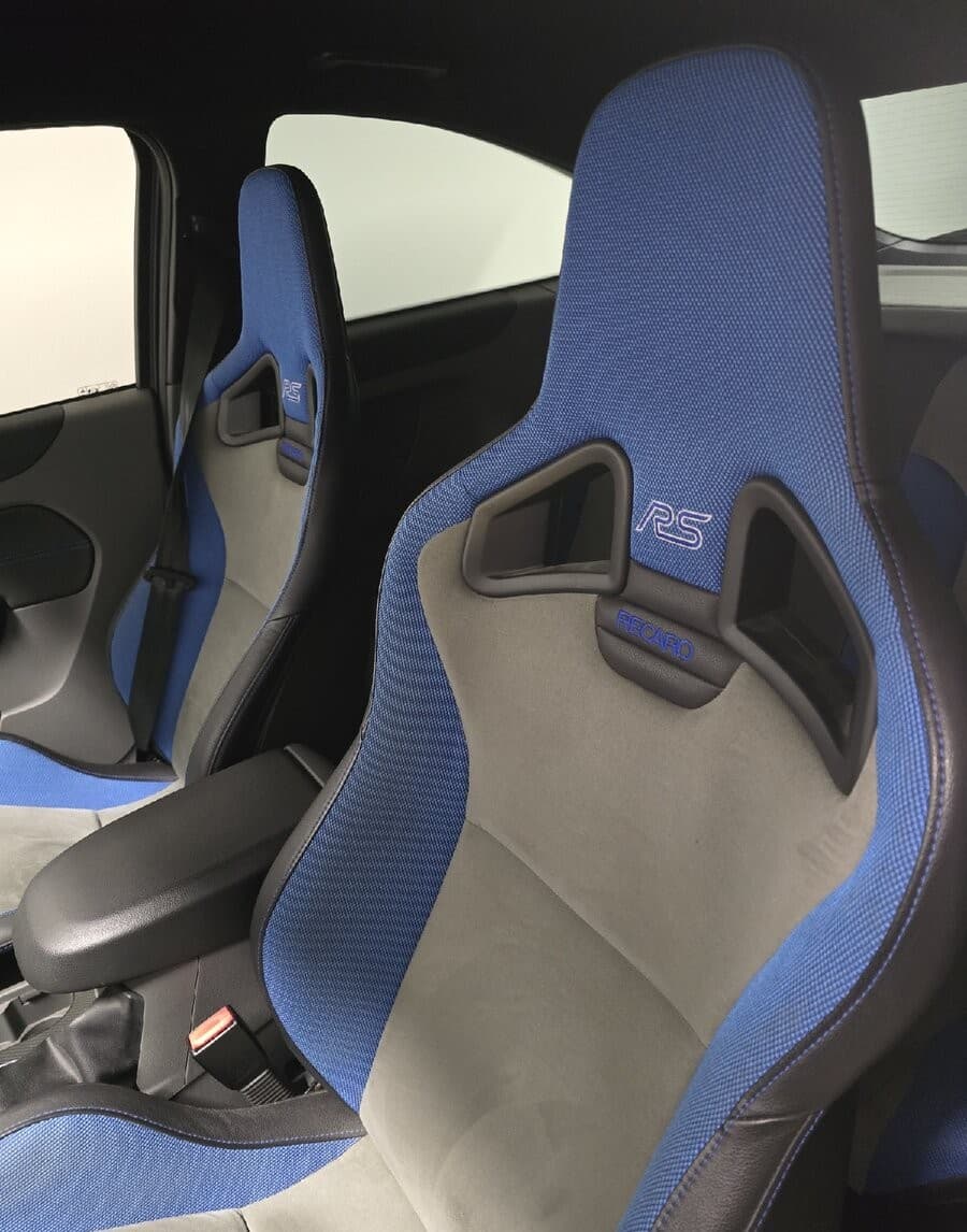 2009 Ford Focus RS, bílá hatchback, 59 000 km
