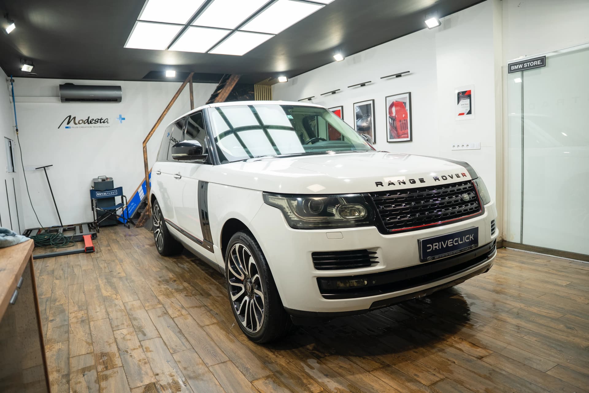 2015 Land Rover RR Sport SV Autobiography, bílá suv, 216 000 km