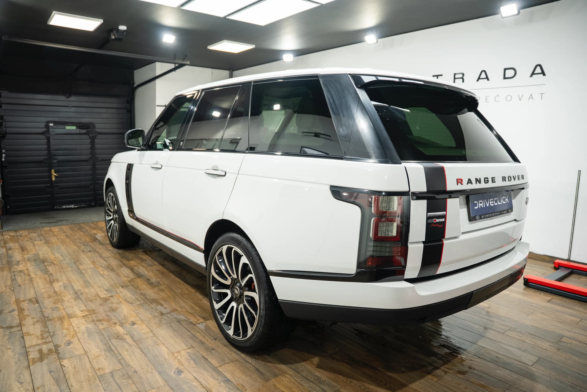 2015 Land Rover RR Sport SV Autobiography, bílá suv, 216 000 km